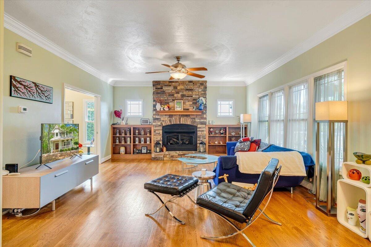 159 Lakeshore Terrace Road Hardy, VA 24101 - Photo 7 of 90 Living Room