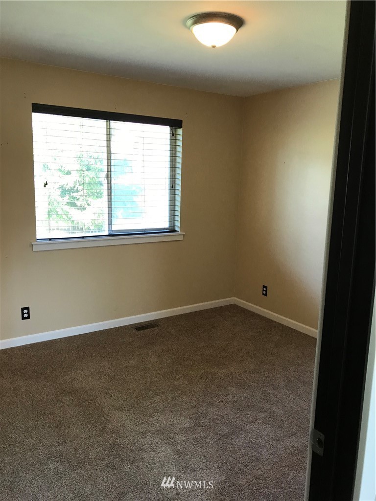 7410 Upper Ridge Road Everett, WA 98203 - Photo 6 of 22