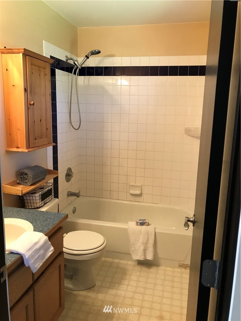 7410 Upper Ridge Road Everett, WA 98203 - Photo 8 of 22