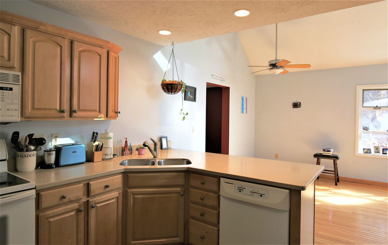 33 Circle Road Milton, VT 05468 - Photo 5 of 28