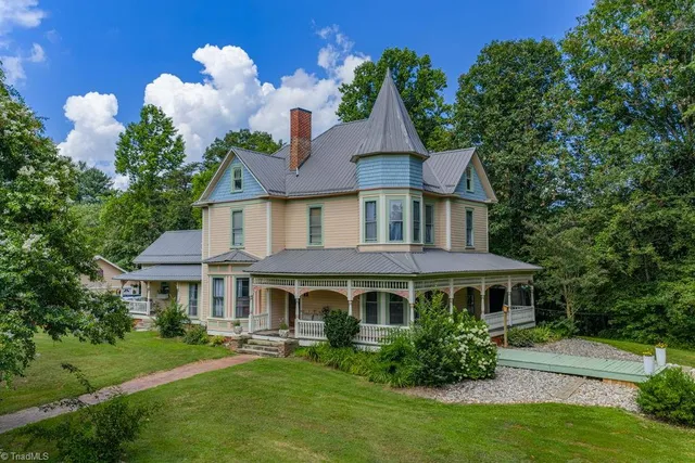 $499,000 | 206 North Brook Street, Wilkesboro, NC 28697