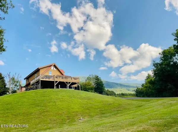 $715,000 | 3640 Sugar Tree Drive, Sevierville, TN 37862