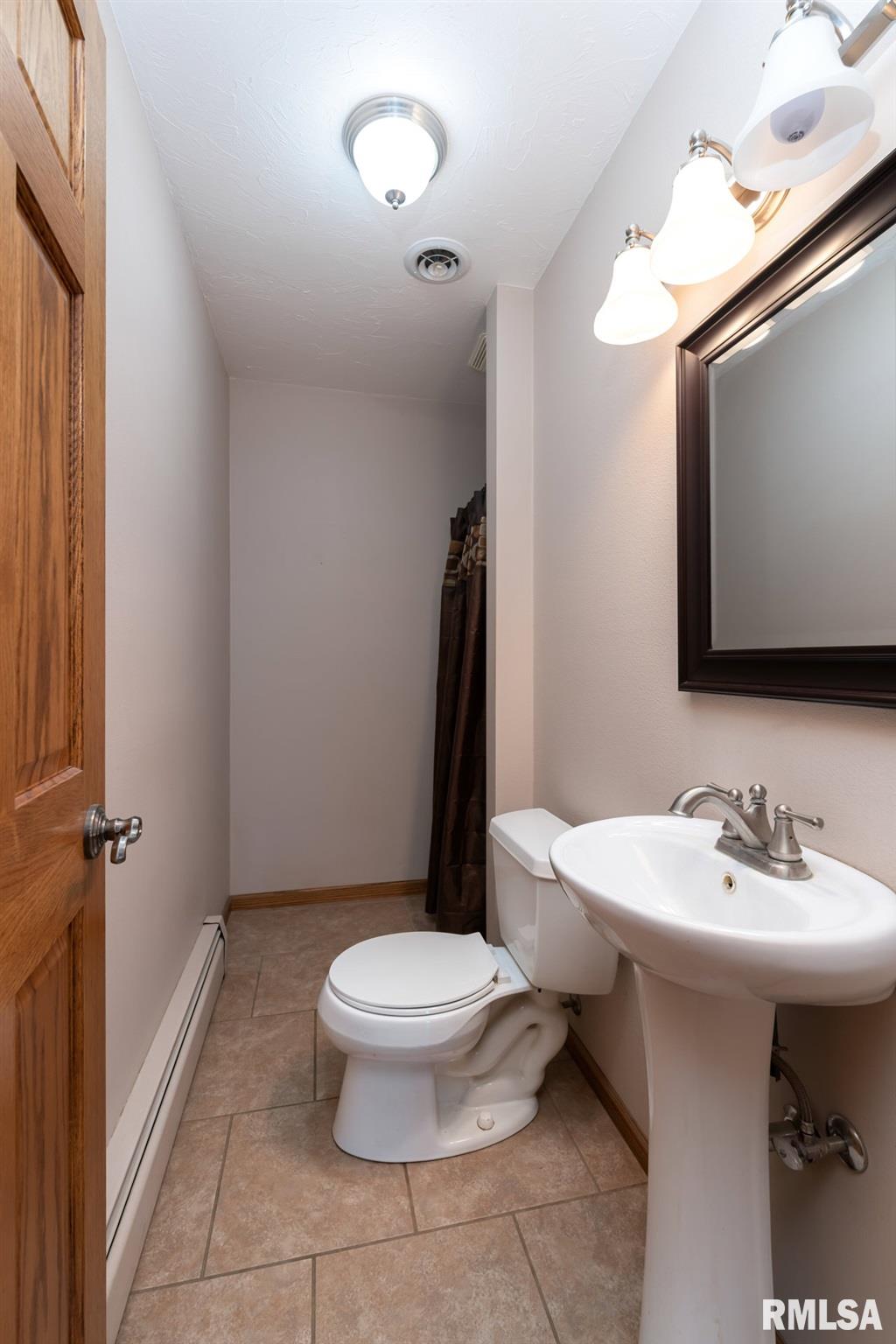18328 North Spencer Road Pleasant Valley, IA 52767 - Photo 12 of 32 Gallery Image 12