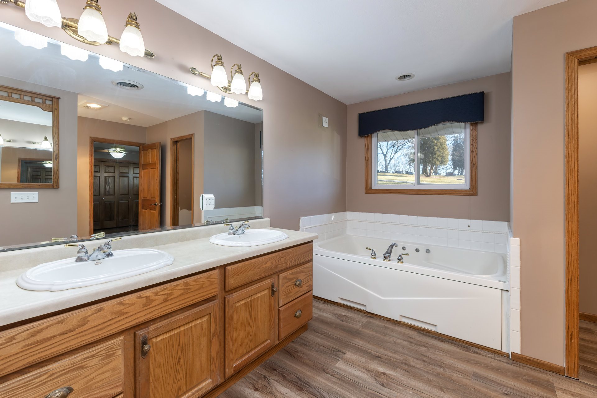 18328 North Spencer Road Pleasant Valley, IA 52767 - Photo 20 of 32 Gallery Image 20