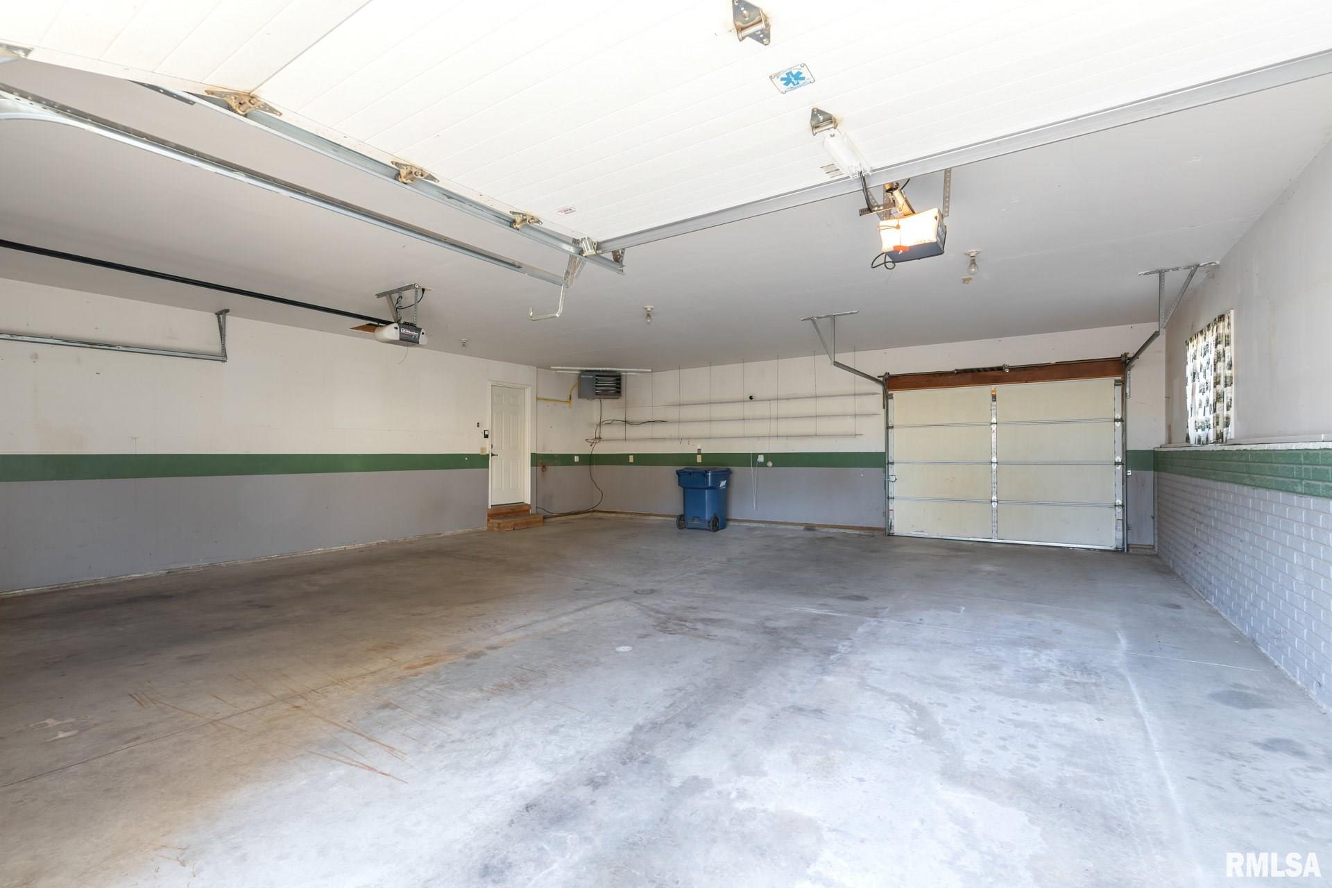 18328 North Spencer Road Pleasant Valley, IA 52767 - Photo 29 of 32 Gallery Image 29