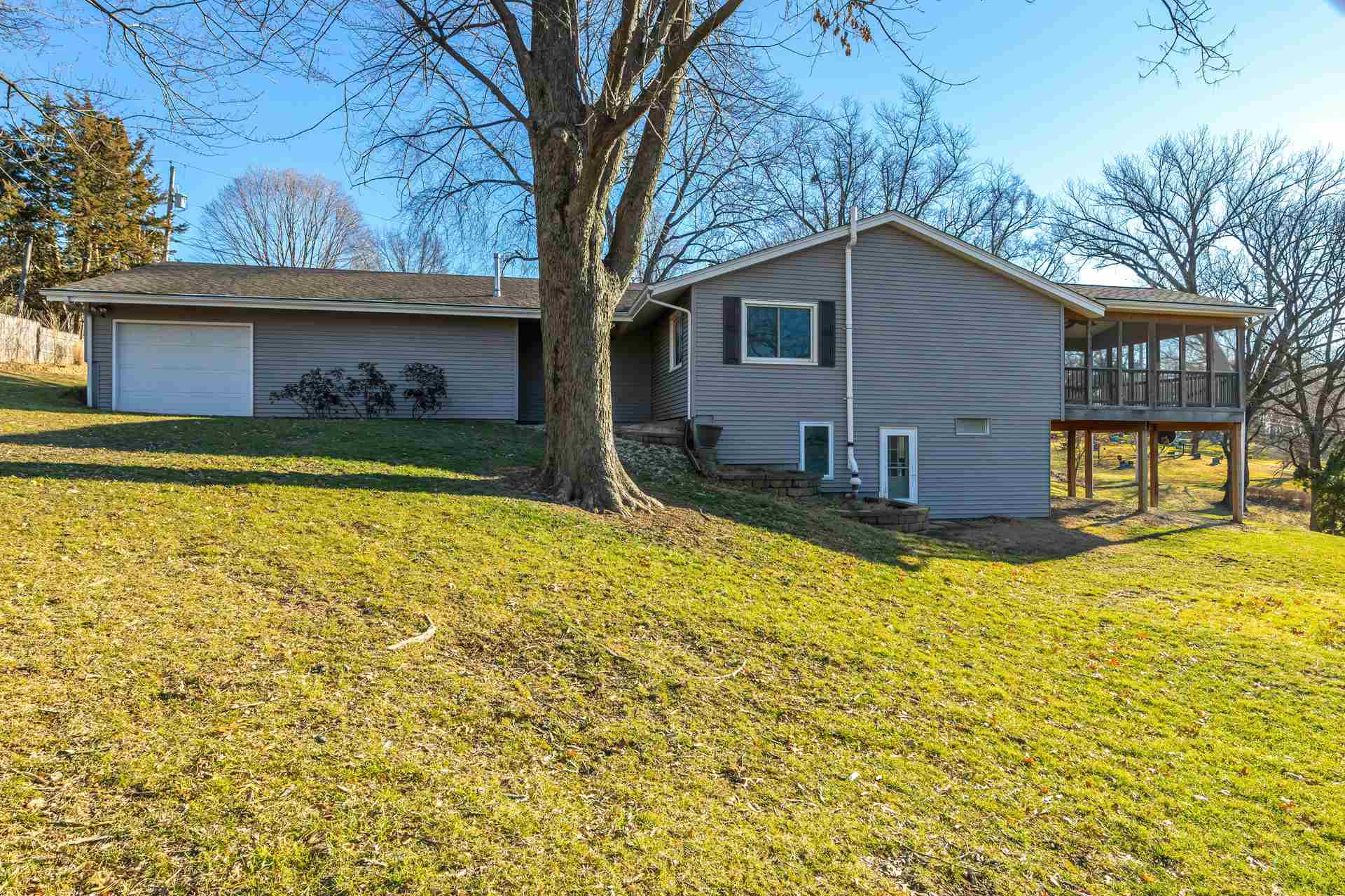 18328 North Spencer Road Pleasant Valley, IA 52767 - Photo 31 of 32 Gallery Image 31