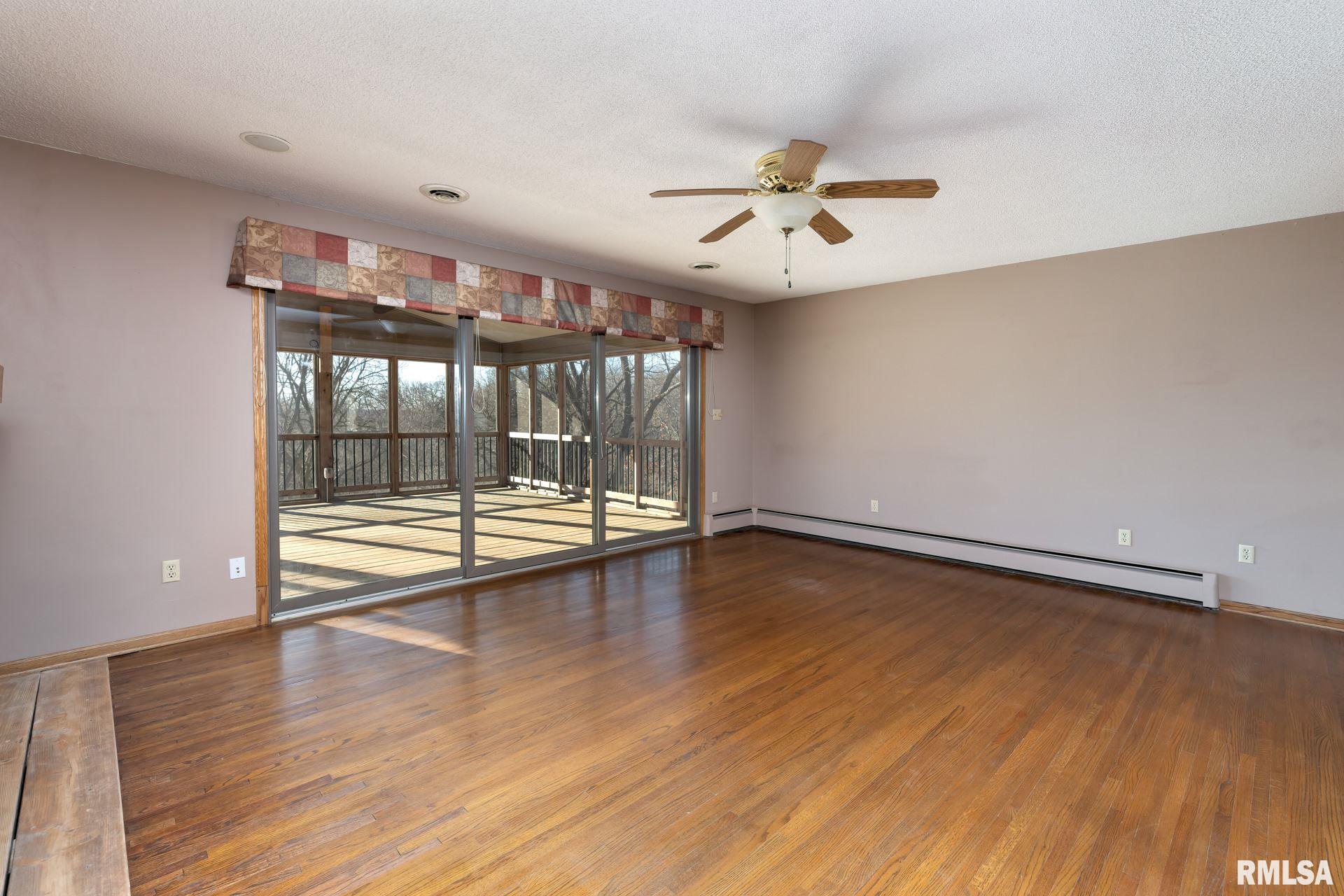 18328 North Spencer Road Pleasant Valley, IA 52767 - Photo 4 of 32 Gallery Image 4