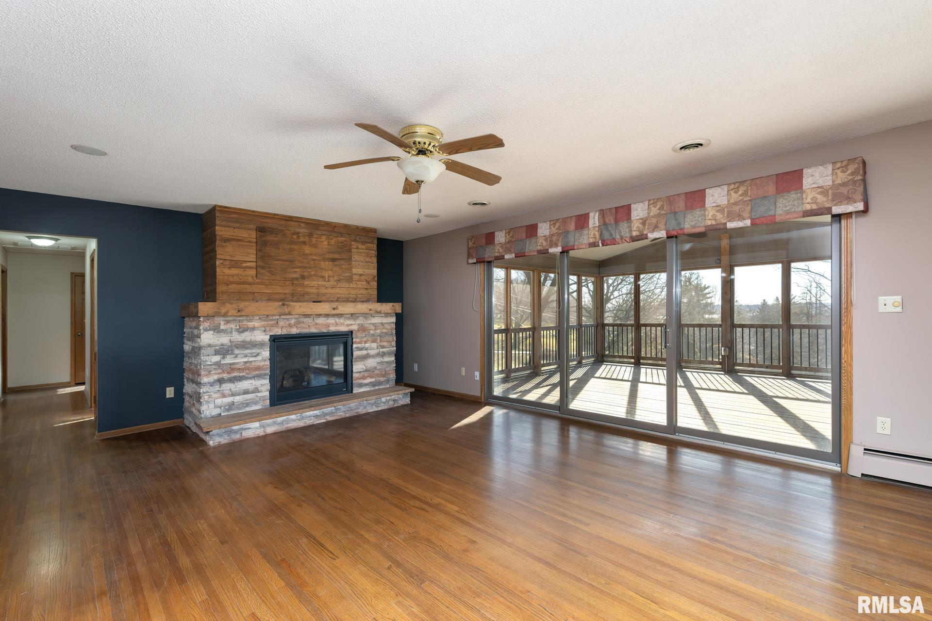 18328 North Spencer Road Pleasant Valley, IA 52767 - Photo 5 of 32 Gallery Image 5