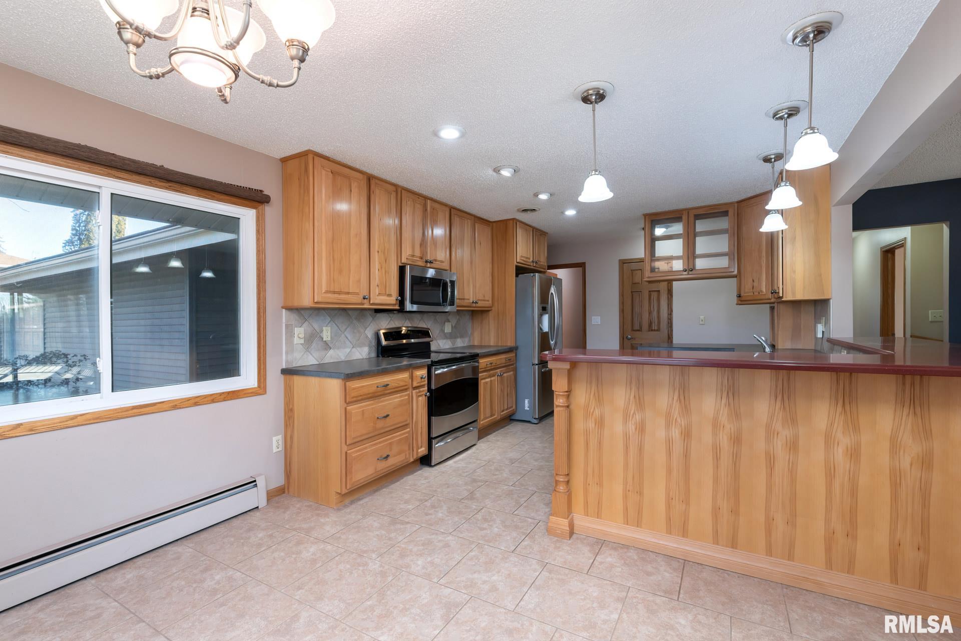 18328 North Spencer Road Pleasant Valley, IA 52767 - Photo 9 of 32 Gallery Image 9