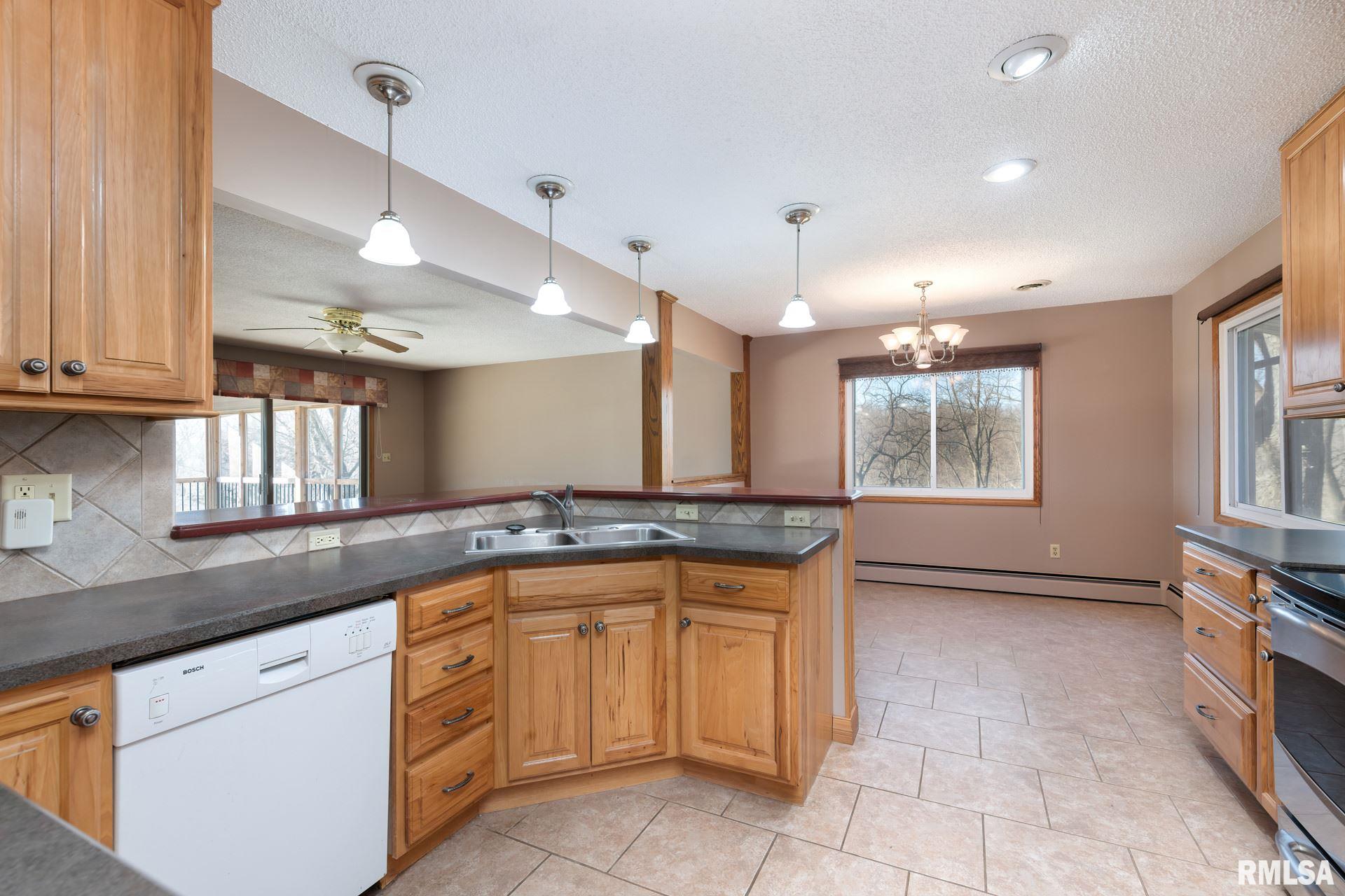18328 North Spencer Road Pleasant Valley, IA 52767 - Photo 10 of 32 Gallery Image 10