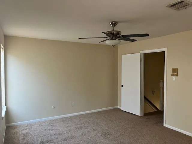 a view of empty room with a ceiling fan
