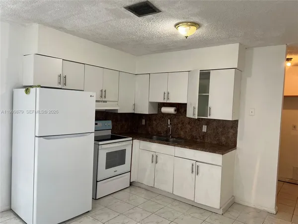 $2,800 | 6328 Pierce Street, Hollywood, FL 33024