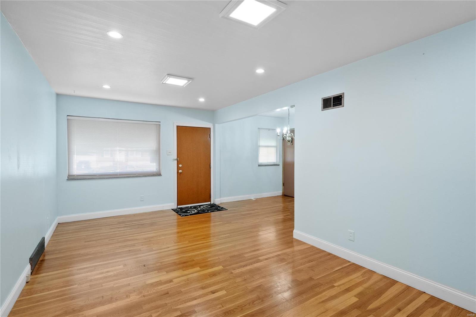 7404 Morgan Ford Road St. Louis, MO 63116 - Photo 8 of 34 Gallery Image 8