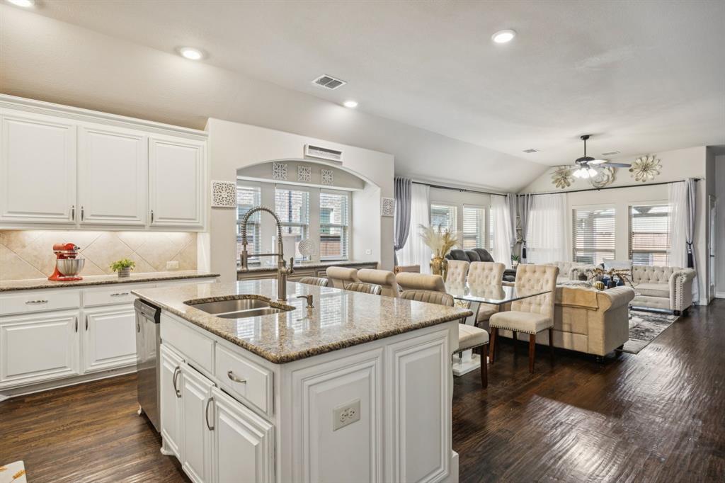 1713 Emerald Tree Place Aubrey, TX 76227 - Photo 9 of 27