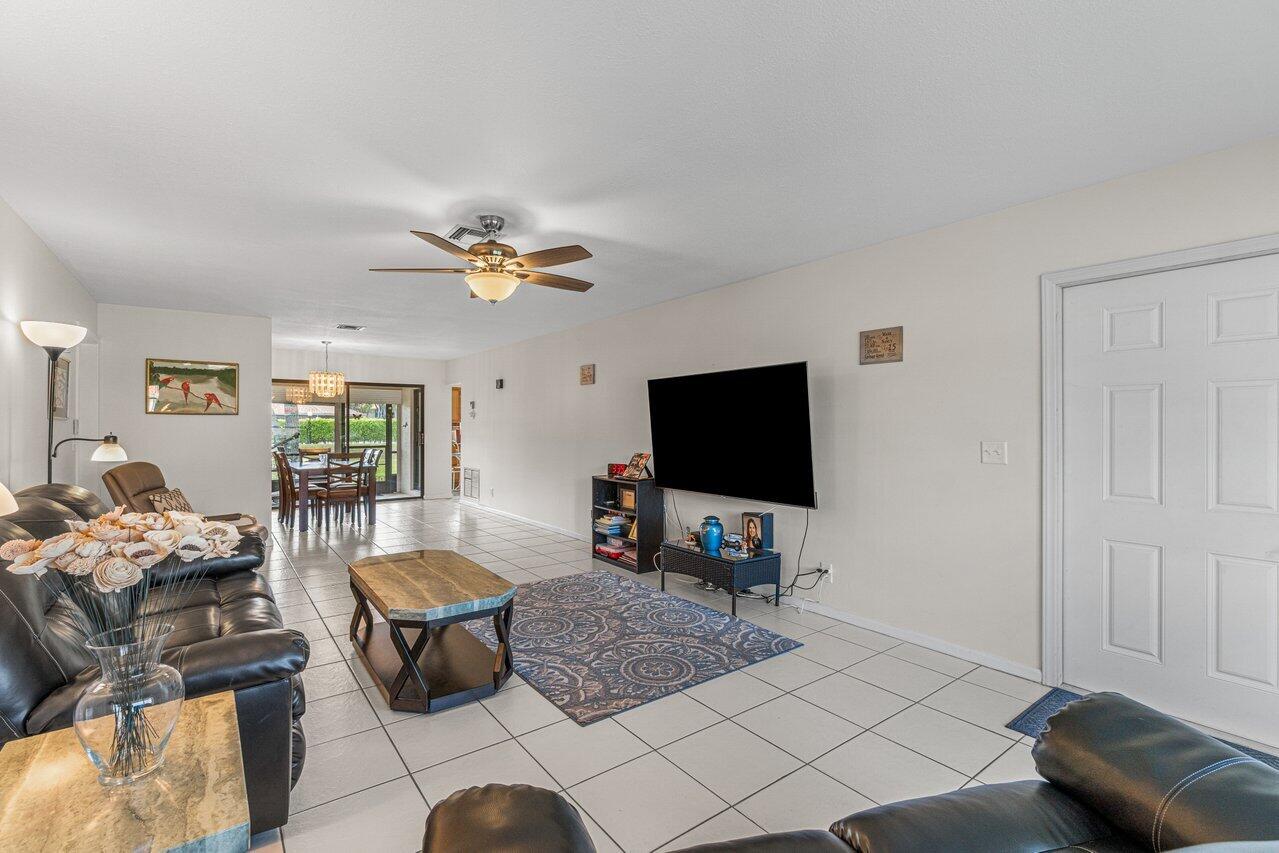 4685 Laurel Tree Road, Unit A Boynton Beach, FL 33436 - Photo 5 of 27 005-4685LaurelTreeRoad-BoyntonBeach-FL-3