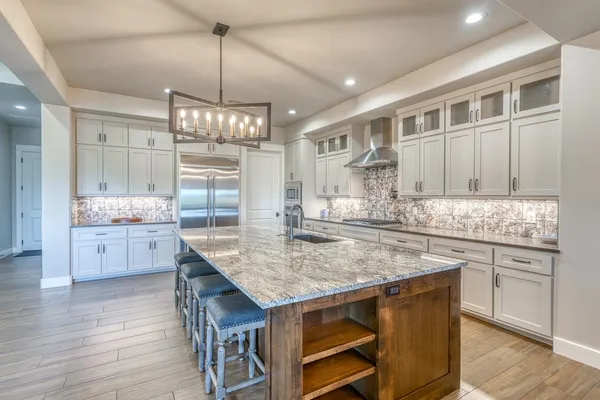 $1,234,500 | 124 Apache Tears, Horseshoe Bay, TX 78657