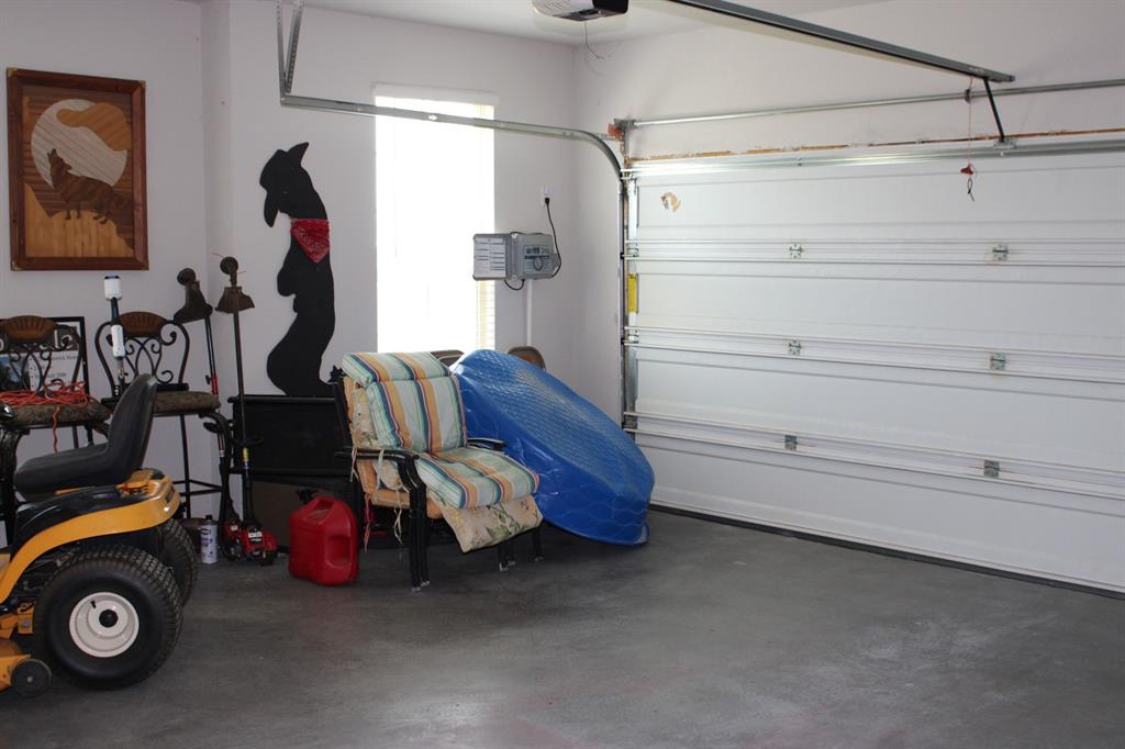 2267 County Road 4010 Decatur, TX 76234 - Photo 32 of 37 2-car garage