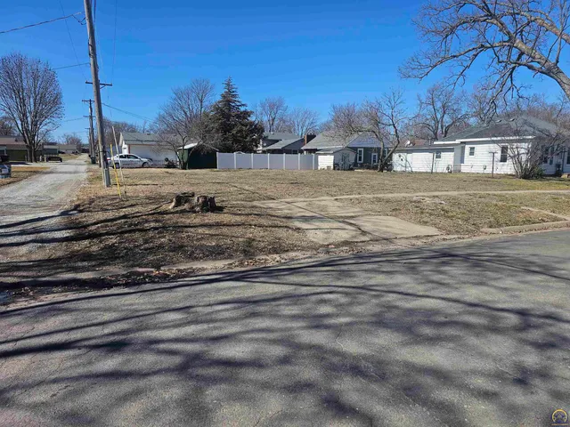 $26,500 | 210 North 8th Street, Seneca, KS 66538
