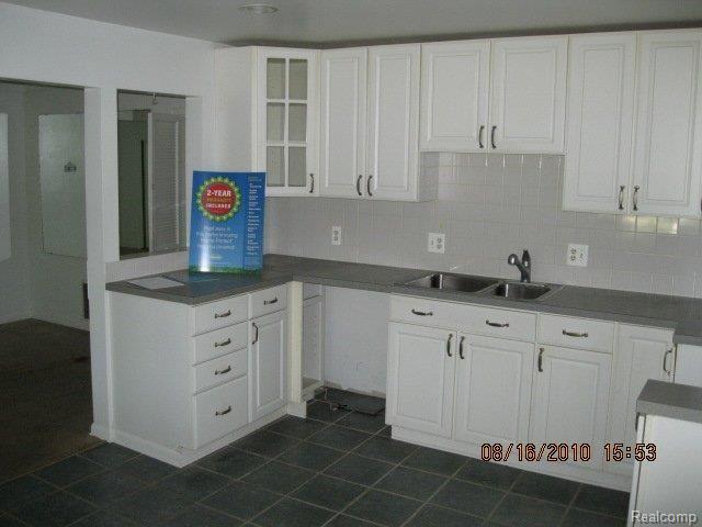 597 Dakota Court Rochester, MI 48307 - Photo 6 of 16 IMG_0216