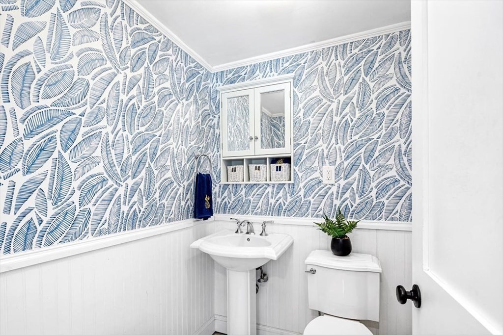 76 Downer Avenue Hingham, MA 02043 - Photo 12 of 42