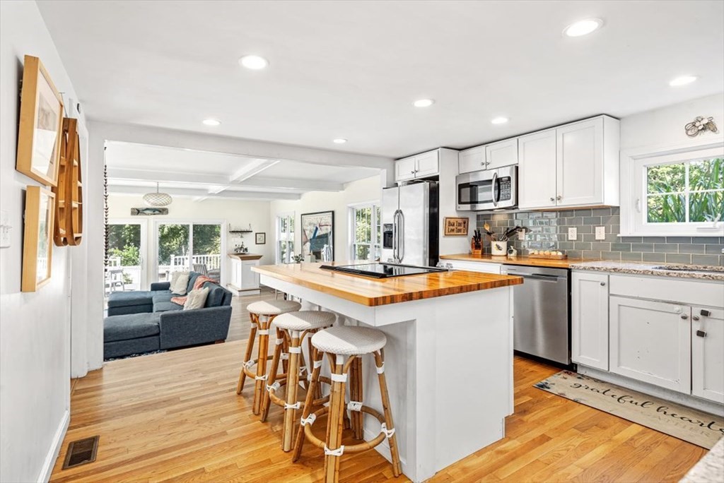 76 Downer Avenue Hingham, MA 02043 - Photo 7 of 42