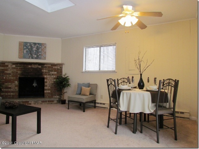 386 Deerfield Road Tobyhanna, PA 18466 - Photo 3 of 10 Eating Area
