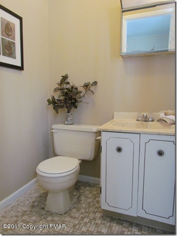 386 Deerfield Road Tobyhanna, PA 18466 - Photo 7 of 10 Master Bathroom
