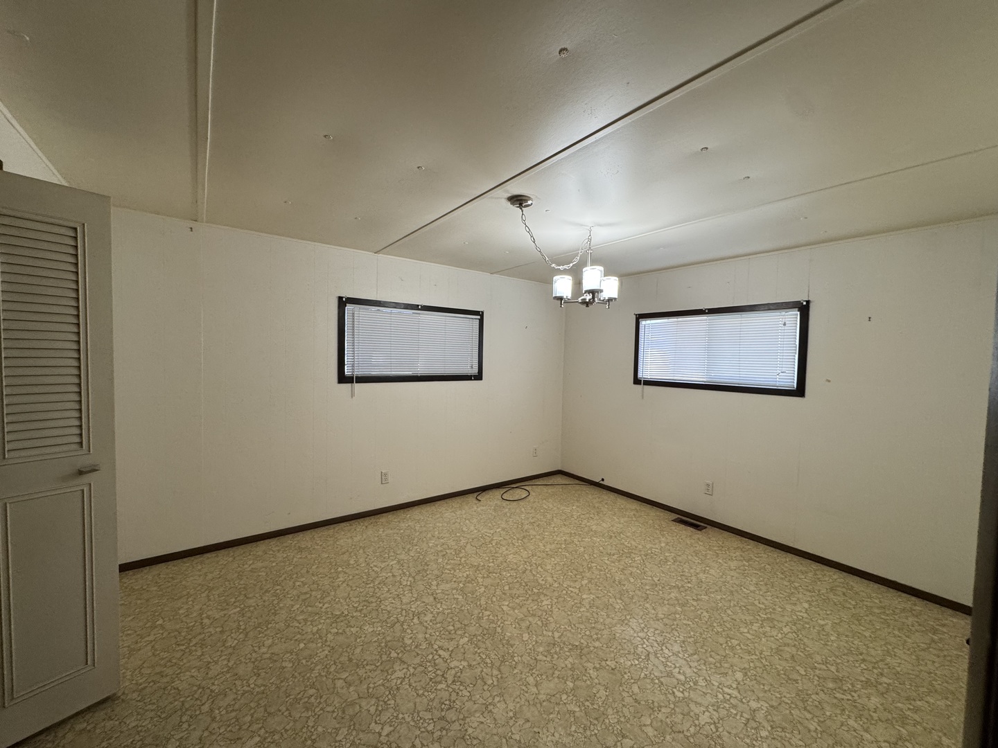 1069 Lakewood Road Elgin, IL 60123 - Photo 9 of 17