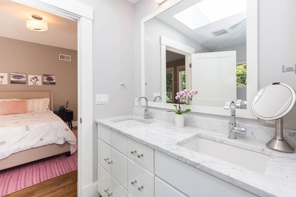 26 Beaconsfield Road, Unit 26 Brookline, MA 02445 - Photo 29 of 35 a en suite bathroom with a double vanity sink and a mirror