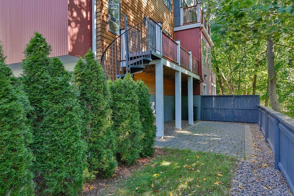 26 Beaconsfield Road, Unit 26 Brookline, MA 02445 - Photo 5 of 35 a view of a house with a yard