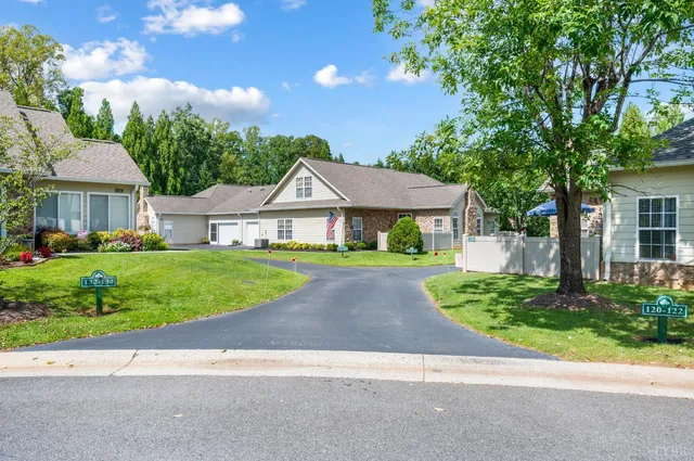 $349,900 | 128 Salisbury Circle, Lynchburg, VA 24502