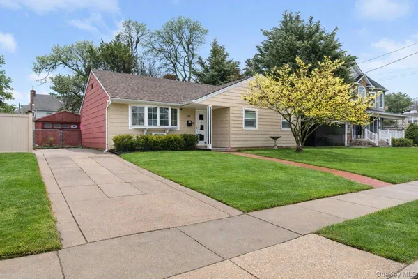 a view of a house with a yard