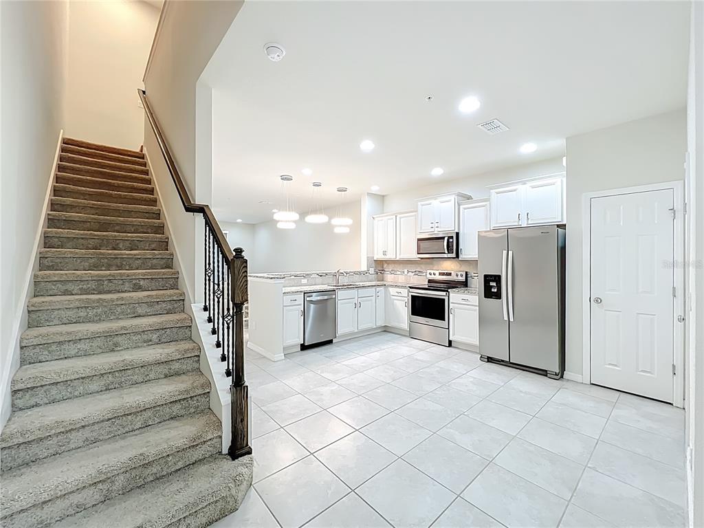 3051 Alessa Loop Apopka, FL 32703 - Photo 6 of 63