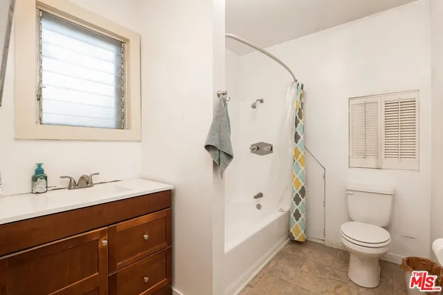 $2,835,000 | 160 Wadsworth Avenue, Santa Monica, CA 90405