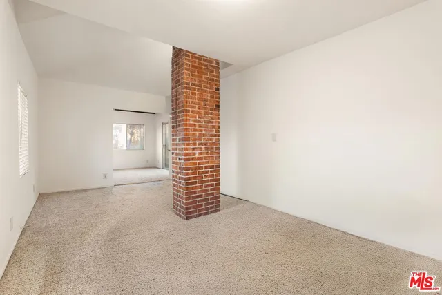 $2,835,000 | 160 Wadsworth Avenue, Santa Monica, CA 90405