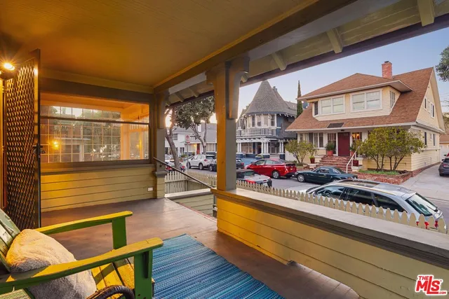 $2,835,000 | 160 Wadsworth Avenue, Santa Monica, CA 90405