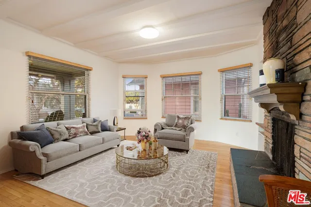 $2,835,000 | 160 Wadsworth Avenue, Santa Monica, CA 90405