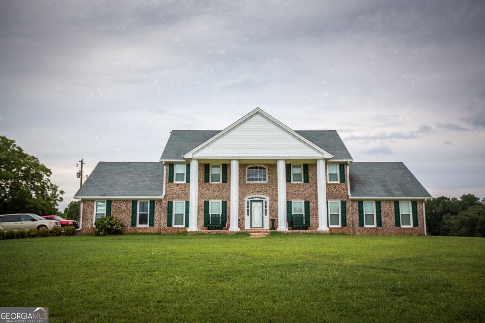 1530 State Highway 11 Covington, GA 30014 - Photo 3 of 32 a front view of a house with a garden