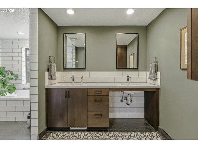 $799,000 | 8750 Southwest Bridletrail Avenue, Beaverton, OR 97008