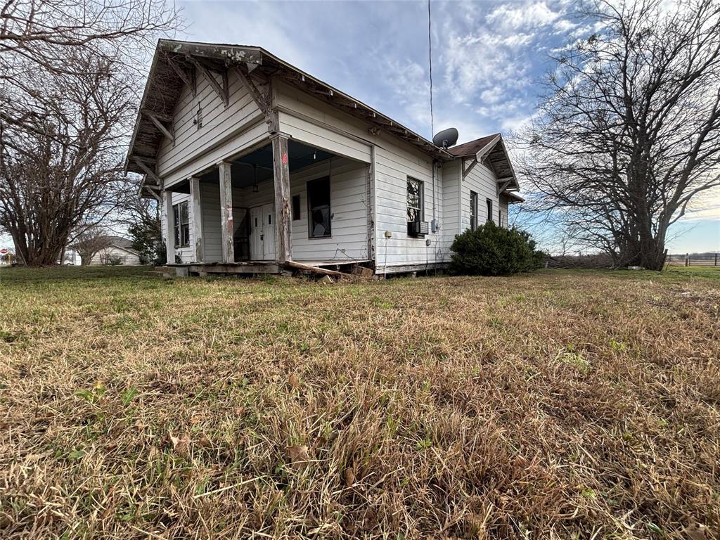 103 West 3rd Street Barry, TX 75102 - Photo 1 of 40 a view of a house with a yard