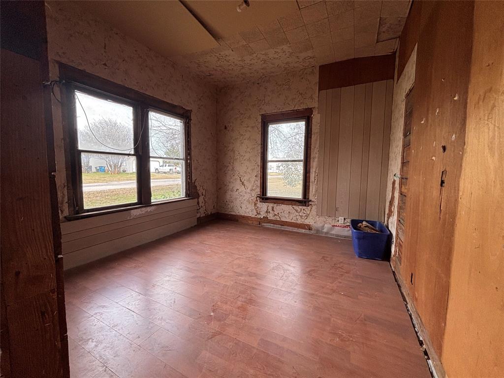 103 West 3rd Street Barry, TX 75102 - Photo 35 of 40 an empty room with windows