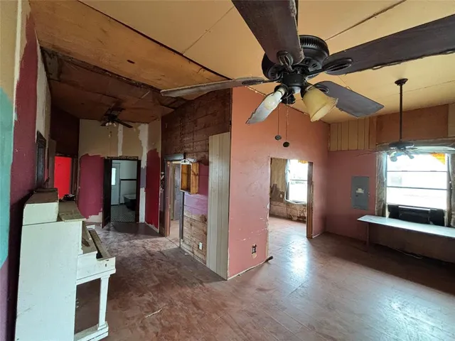 $78,000 | 103 West 3rd Street, Barry, TX 75102