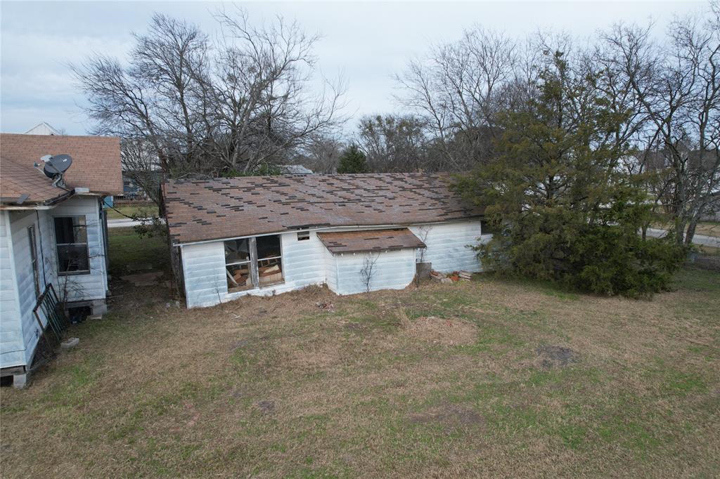 103 West 3rd Street Barry, TX 75102 - Photo 5 of 40 a view of a house with a yard
