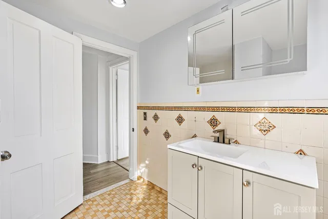 $475,000 | 21 Henry Street, Freehold, NJ 07728