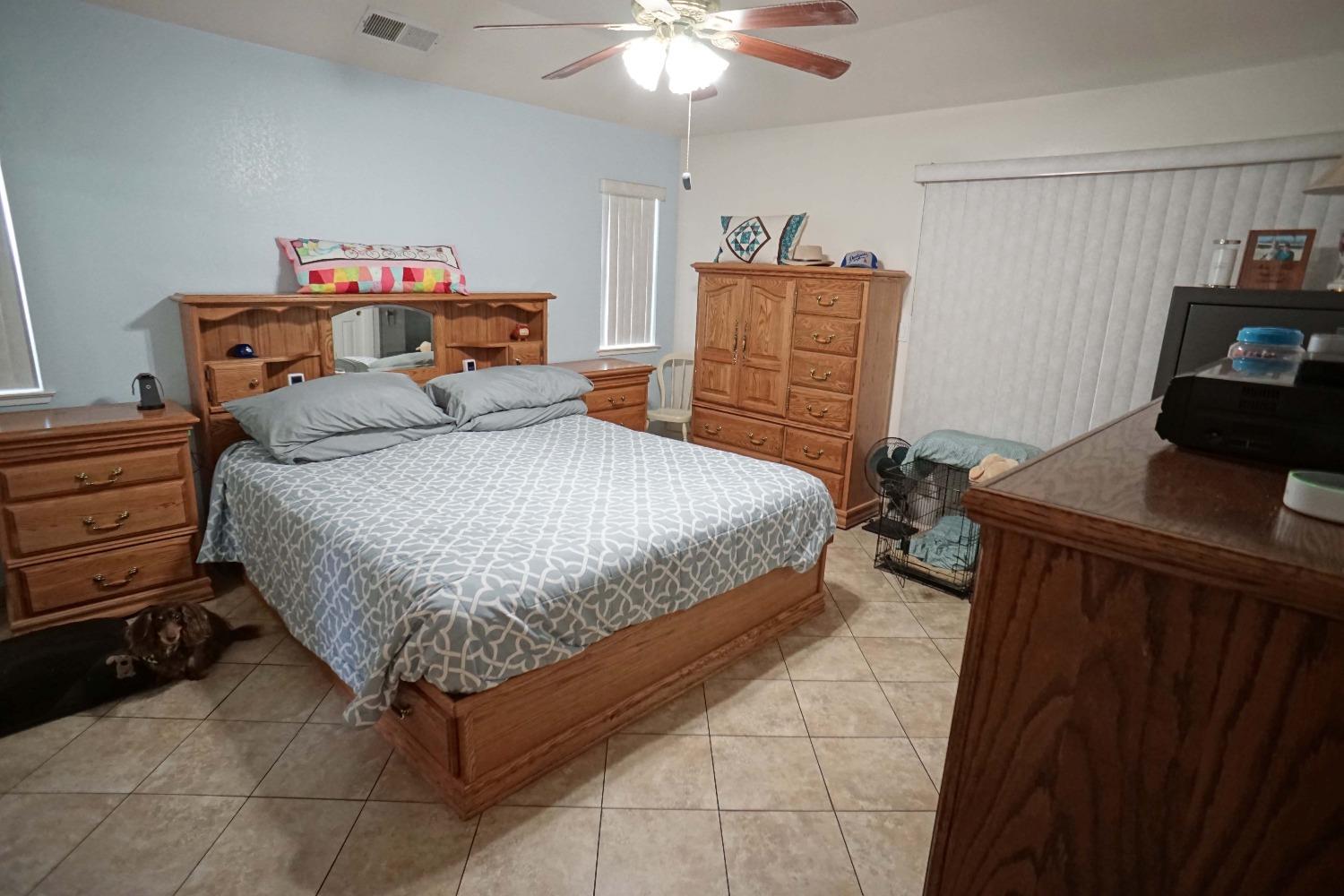 2197 Polson Avenue Clovis, CA 93611 - Photo 25 of 42 a bedroom with a bed and a chandelier