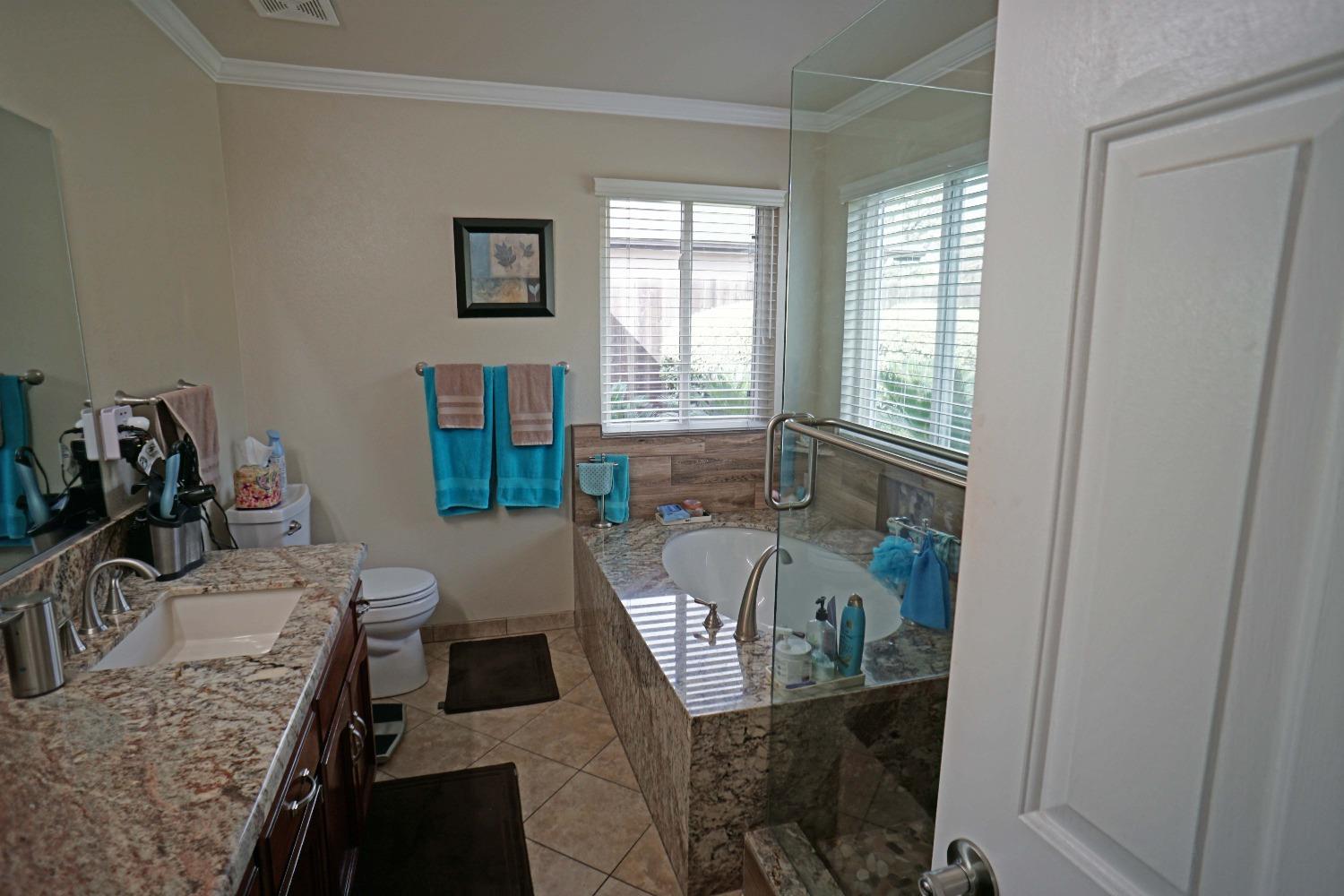 2197 Polson Avenue Clovis, CA 93611 - Photo 28 of 42 a living room with furniture and a window