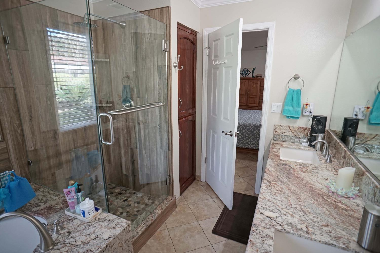 2197 Polson Avenue Clovis, CA 93611 - Photo 30 of 42 a very nice looking room with a large window