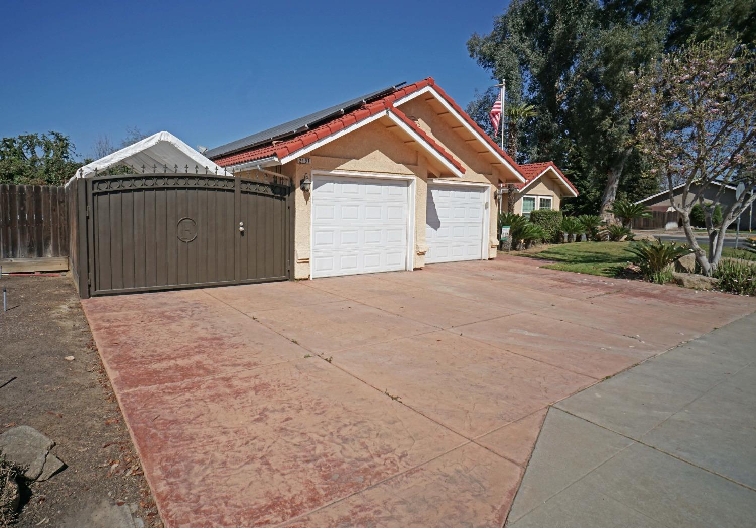 2197 Polson Avenue Clovis, CA 93611 - Photo 3 of 42 a view of garage and utility room