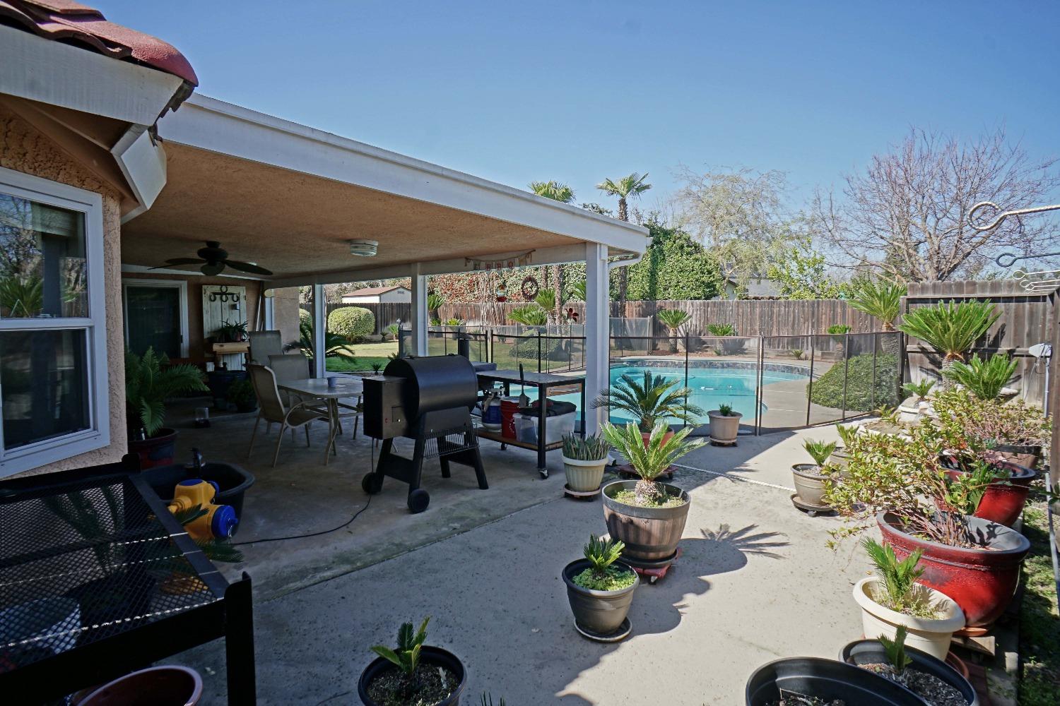 2197 Polson Avenue Clovis, CA 93611 - Photo 36 of 42 a living room filled with furniture