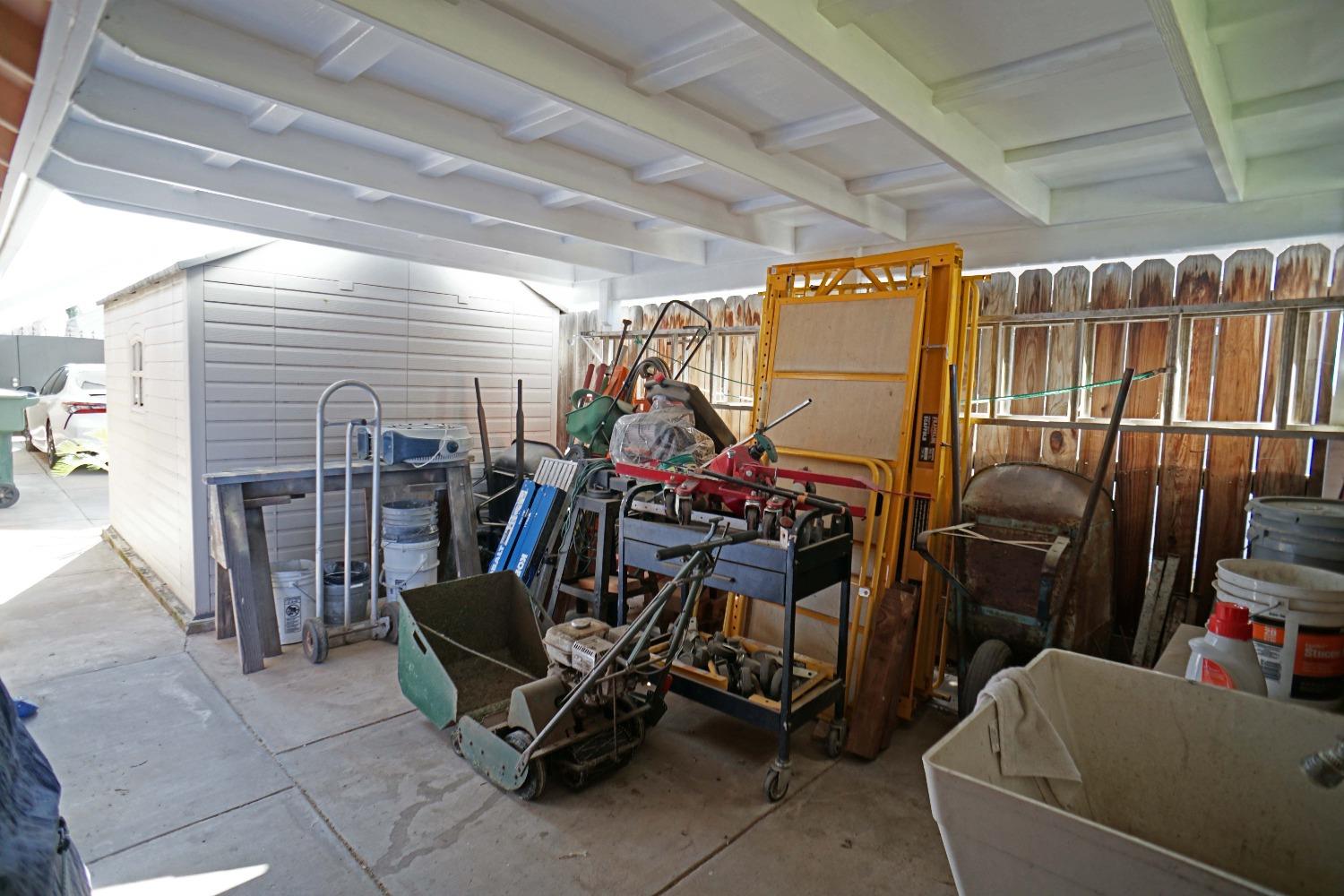 2197 Polson Avenue Clovis, CA 93611 - Photo 40 of 42 a view of a room with gym equipment